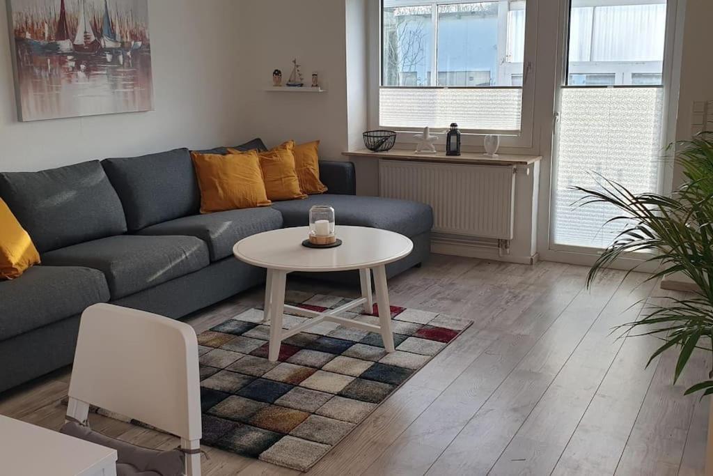 Charmante Haushaelfte Mit Garten Und Terrasse Flensburg Exterior foto