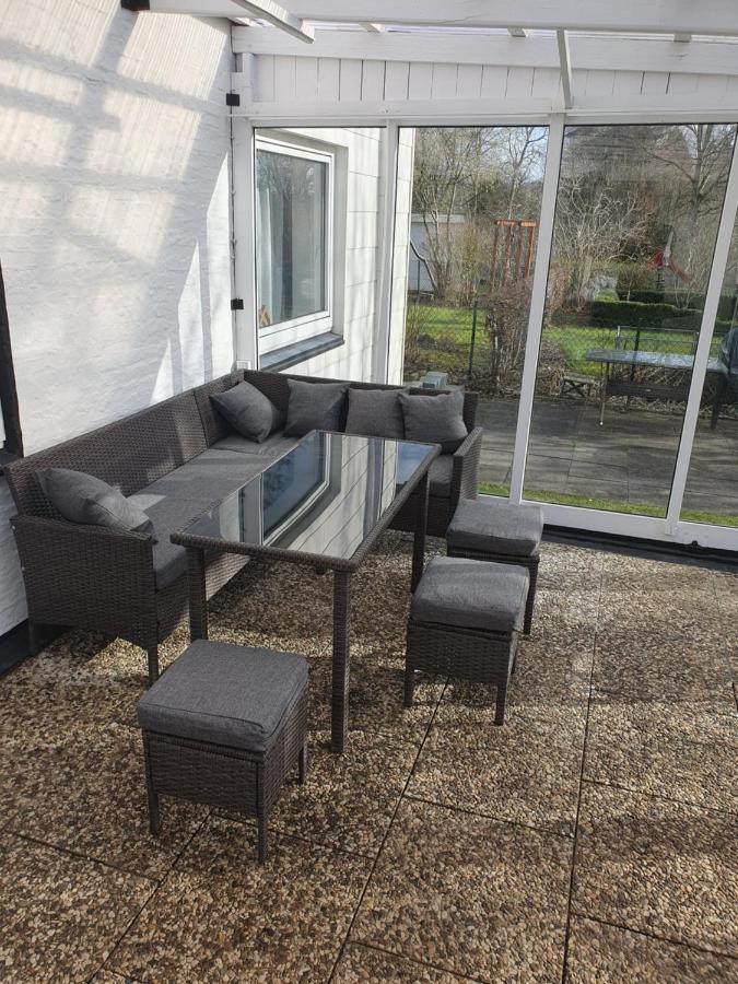 Charmante Haushaelfte Mit Garten Und Terrasse Flensburg Exterior foto
