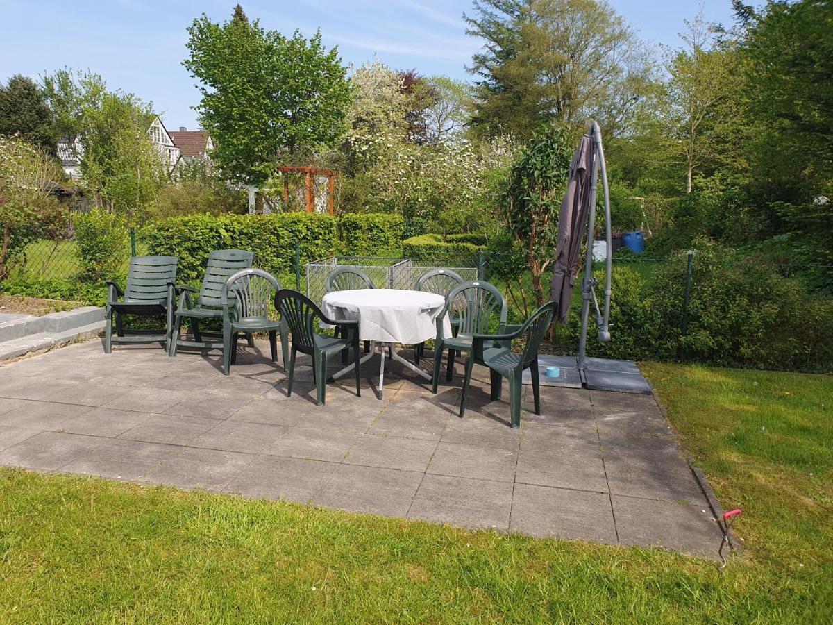 Charmante Haushaelfte Mit Garten Und Terrasse Flensburg Exterior foto
